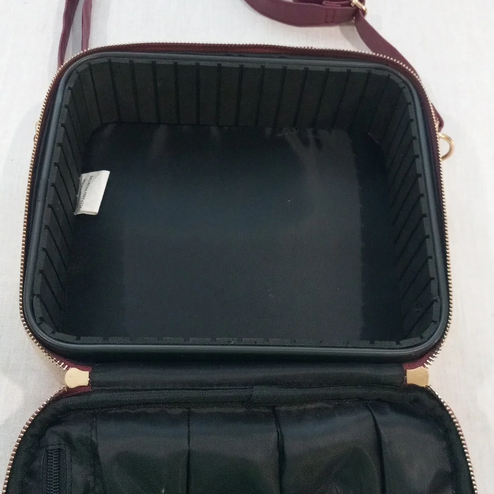 Travel Case - Picture 11 of 16